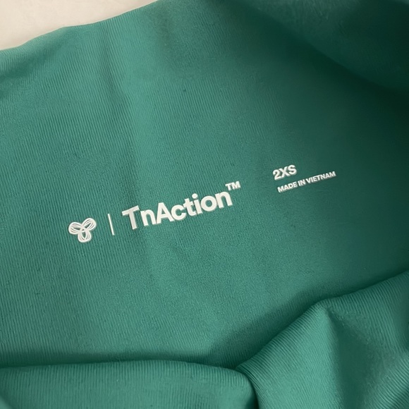 Aritzia green biker shorts - Picture 2 of 3